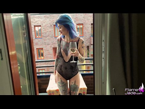 ❤️ Te kotiro tino nui e ngotea ana me te karepe me te whana i raro i te rangi tuwhera ️  Sex i porn mi.pornmega.ru ﹏